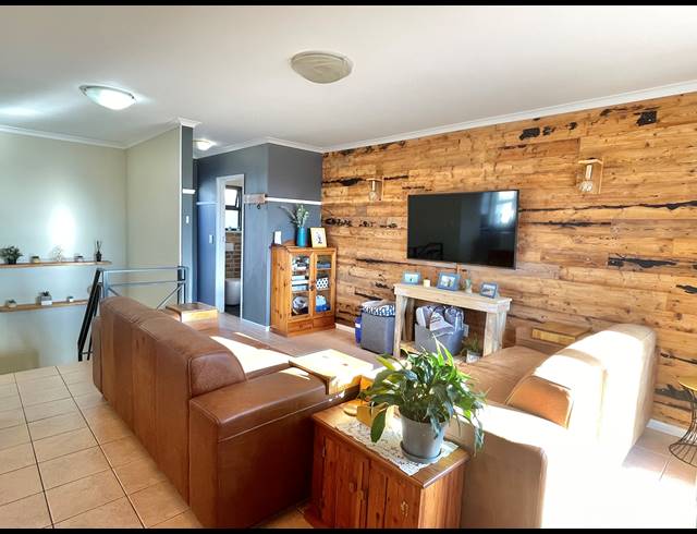 3 BEDROOM FLAT SOLD IN BLOUBERG SANDS